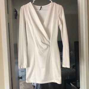White long sleeve bodycon dress